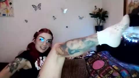 Snapshot of emilywhitee_ chatting on 12.29.24 Valentina independent model online show from 12.29.24