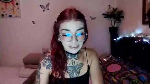 Snapshot of emilywhitee_ chatting on 01.11.25 Valentina independent model online show from 01.11.25
