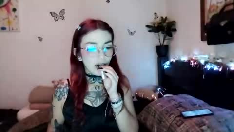 Snapshot of emilywhitee_ chatting on 01.27.25 Valentina independent model online show from 01.27.25