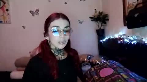 Snapshot of emilywhitee_ chatting on 01.28.25 Valentina independent model online show from 01.28.25
