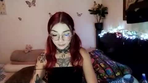 Snapshot of emilywhitee_ chatting on 02.07.25 Valentina independent model online show from 02.07.25