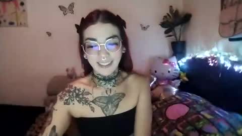 Snapshot of emilywhitee_ chatting on 03.08.25 Valentina independent model online show from 03.08.25