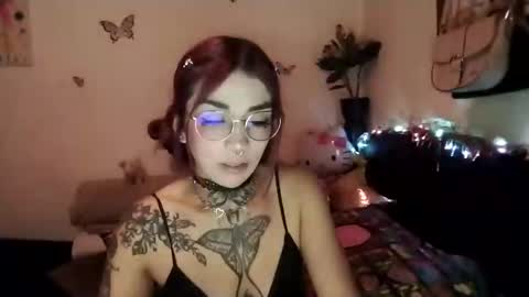 Snapshot of emilywhitee_ chatting on 03.12.25 Valentina independent model online show from 03.12.25