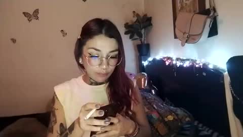 Snapshot of emilywhitee_ chatting on 09.12.25 Valentina independent model online show from 09.12.25