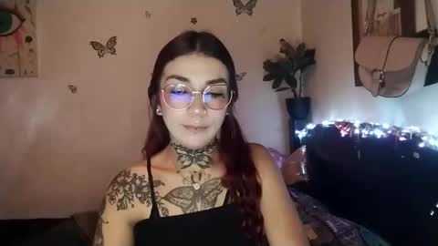 Snapshot of emilywhitee_ chatting on 09.20.25 Valentina independent model online show from 09.20.25