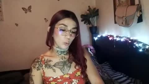 Snapshot of emilywhitee_ chatting on 10.08.25 Valentina independent model online show from 10.08.25