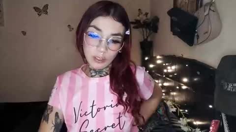 Snapshot of emilywhitee_ chatting on 02.07.26 Valentina independent model online show from 02.07.26