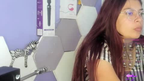 Snapshot of emira199 chatting on 01.06.25 emira199 online show from 01.06.25