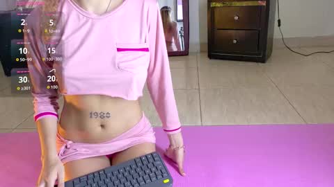 Snapshot of emiryann chatting on 10.10.25 Eimy online show from 10.10.25