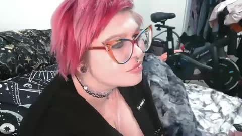 Snapshot of emma4269 chatting on 01.03.25 emma lotacurves online show from 01.03.25