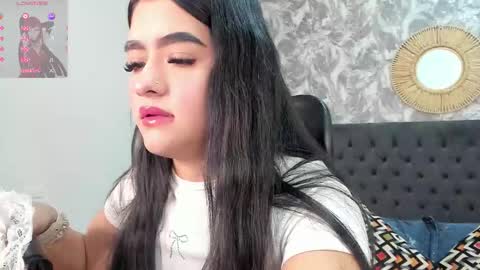 Snapshot of emma_1025 chatting on 10.10.25 emma  online show from 10.10.25