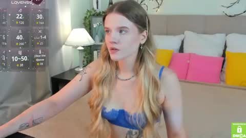 Snapshot of emma__peach chatting on 07.14.26 emma__peach online show from 07.14.26