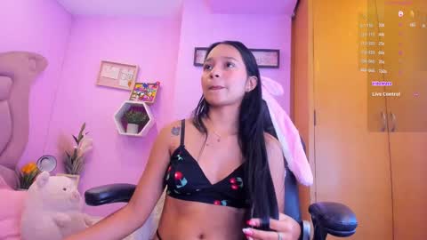 Snapshot of emma_anturin chatting on 10.08.25 Emma Anturin online show from 10.08.25