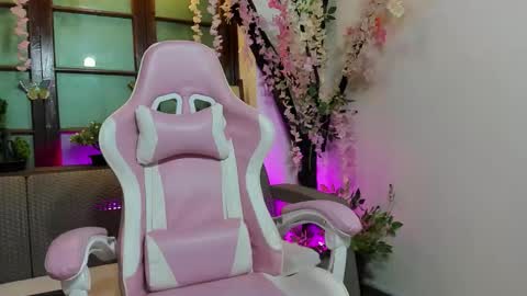 Snapshot of emma_ayala chatting on 12.01.25 emma_ayala online show from 12.01.25