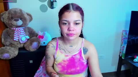 Snapshot of emma_boo_ chatting on 04.26.26 emma_boo_ online show from 04.26.26