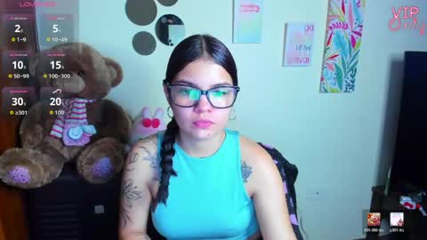 Snapshot of emma_boo_ chatting on 05.18.26 emma_boo_ online show from 05.18.26