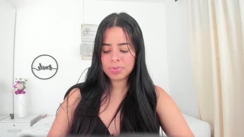 Snapshot of emma_castilloo chatting on 02.01.25 Emma Castillo online show from 02.01.25