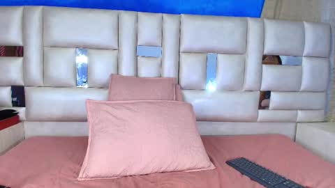 Snapshot of emma_curvy1 chatting on 09.19.25 Emma online show from 09.19.25