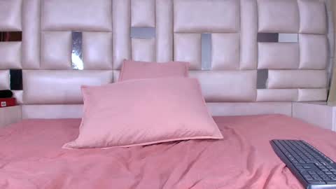 Snapshot of emma_curvy1 chatting on 10.01.25 Emma online show from 10.01.25