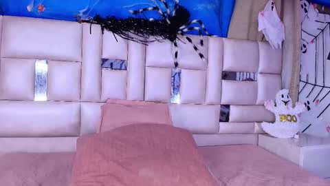 Snapshot of emma_curvy1 chatting on 10.22.25 Emma online show from 10.22.25