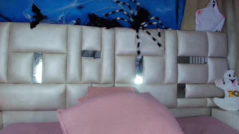 Snapshot of emma_curvy1 chatting on 10.29.25 Emma online show from 10.29.25