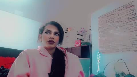 Snapshot of emma_diva chatting on 02.15.26 emma online show from 02.15.26