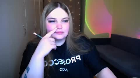 Snapshot of emma_dorn chatting on 06.14.26 Eva online show from 06.14.26