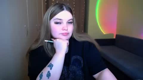 Snapshot of emma_dorn chatting on 06.21.26 Eva online show from 06.21.26