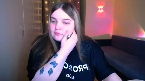 Snapshot of emma_dorn chatting on 07.19.26 Eva online show from 07.19.26