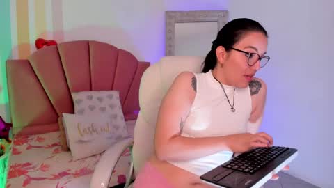 Snapshot of emma_lakshmi chatting on 06.06.26 Emma online show from 06.06.26