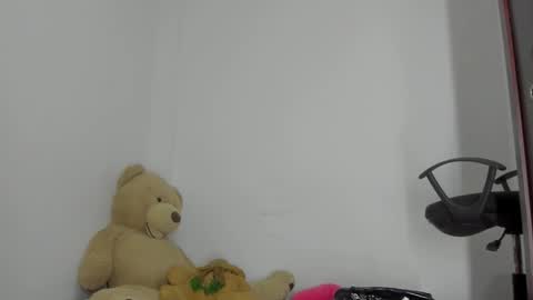 Snapshot of emma_lean chatting on 10.17.25 whises lits        online show from 10.17.25