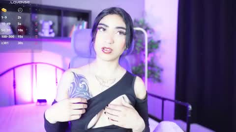 Snapshot of emma_lirys chatting on 10.19.25 Emma online show from 10.19.25