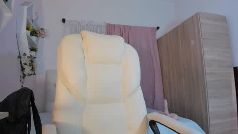 Emma online show from 10.15.25