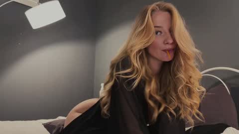 Emma Voss online show from 02.06.25