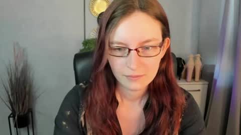Snapshot of emma_lust94 chatting on 06.26.26 emma online show from 06.26.26