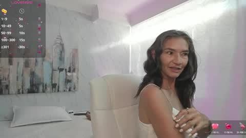Snapshot of emma_mendoza chatting on 01.22.25 Emma online show from 01.22.25