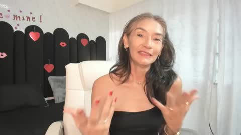 Snapshot of emma_mendoza chatting on 02.12.25 Emma online show from 02.12.25