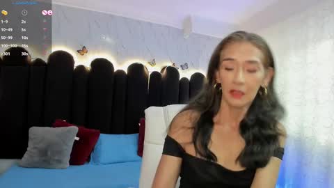 Snapshot of emma_mendoza chatting on 09.16.25 Emma online show from 09.16.25