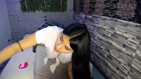 emma_petit07 online show from 12.19.25