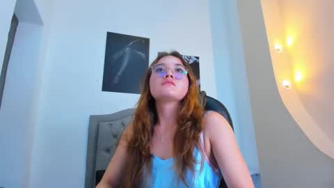 Snapshot of emma_rousz chatting on 09.16.25 emma online show from 09.16.25