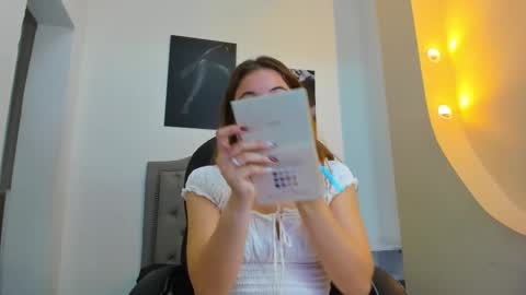 Snapshot of emma_rousz chatting on 09.17.25 emma online show from 09.17.25