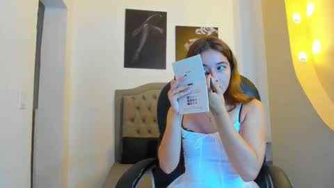 Snapshot of emma_rousz chatting on 09.18.25 emma online show from 09.18.25