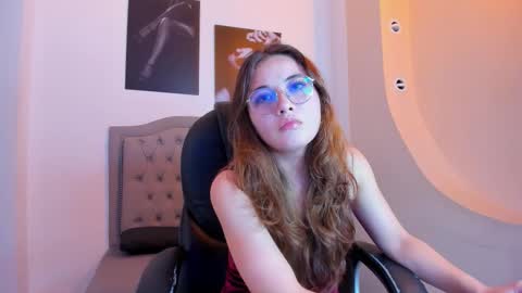 Snapshot of emma_rousz chatting on 09.19.25 emma online show from 09.19.25