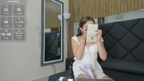Snapshot of emma_rousz chatting on 09.20.25 emma online show from 09.20.25