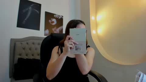 Snapshot of emma_rousz chatting on 09.23.25 emma online show from 09.23.25
