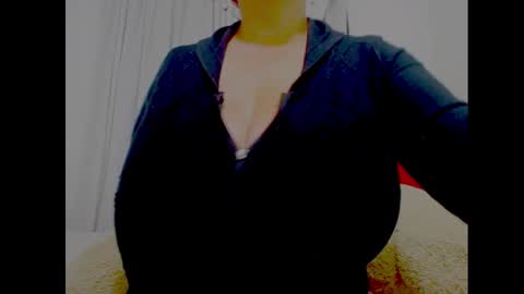 Snapshot of emma_saenzz chatting on 11.22.25 emma_saenzz online show from 11.22.25