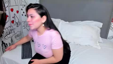 emma_saenzz_ online show from 02.24.26