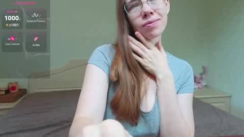 Snapshot of emma_stardust_ chatting on 11.22.25 Emma-milky-tits online show from 11.22.25