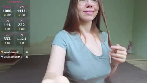 Snapshot of emma_stardust_ chatting on 11.28.25 Emma-milky-tits online show from 11.28.25