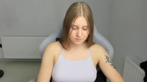 Snapshot of emma_sweettyy chatting on 07.13.26 Emma online show from 07.13.26